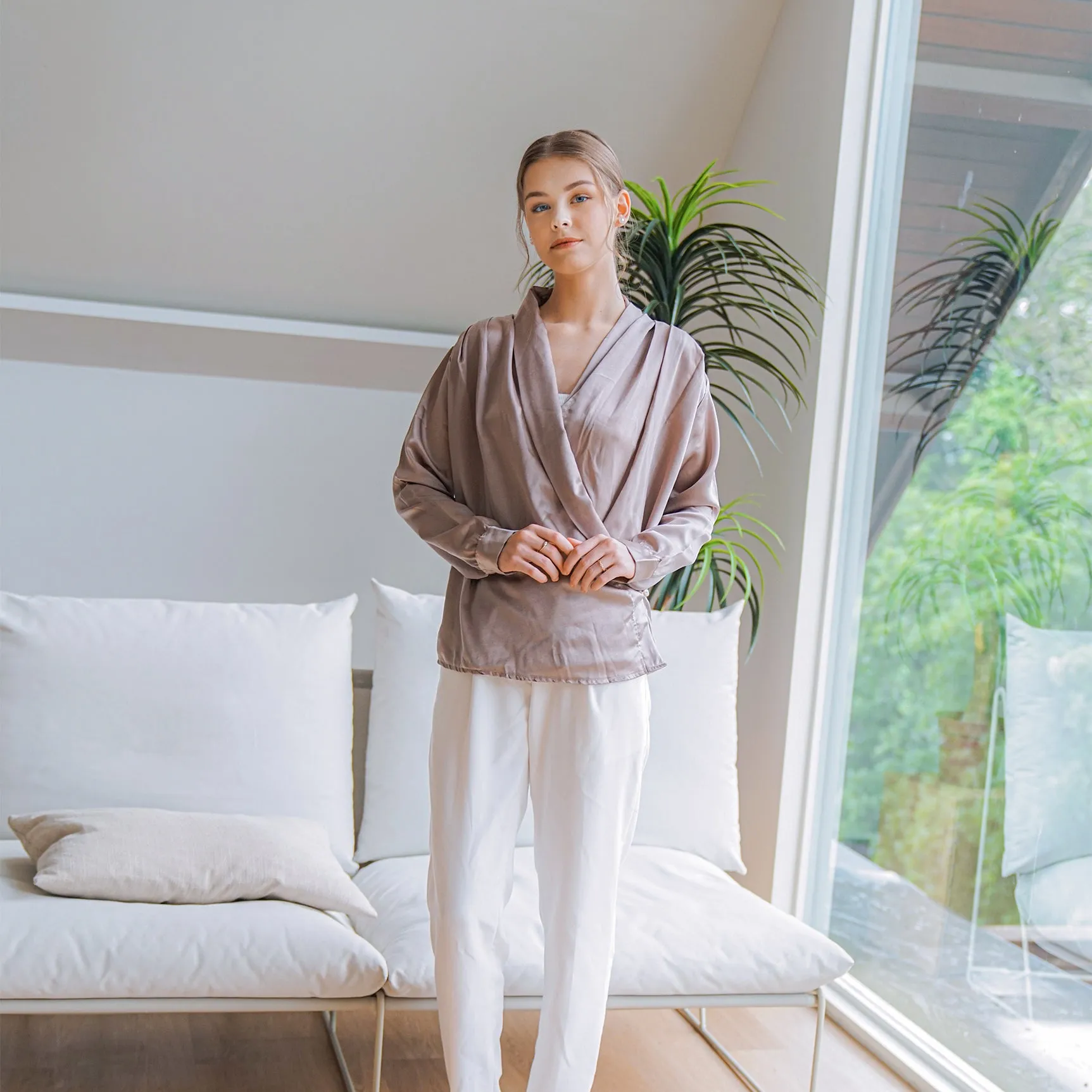 Pakaian Wanita Silvertote Apparel Hera Kimono Top